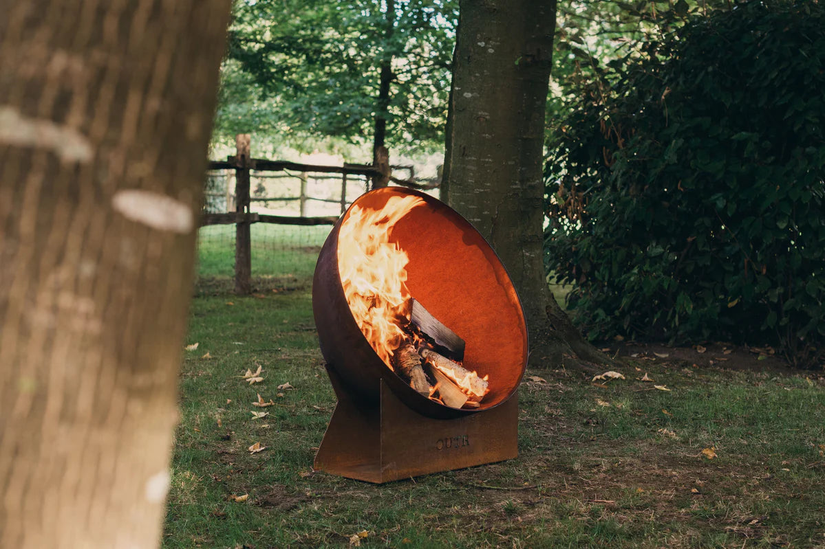 Bowl fire scale op sokkel
